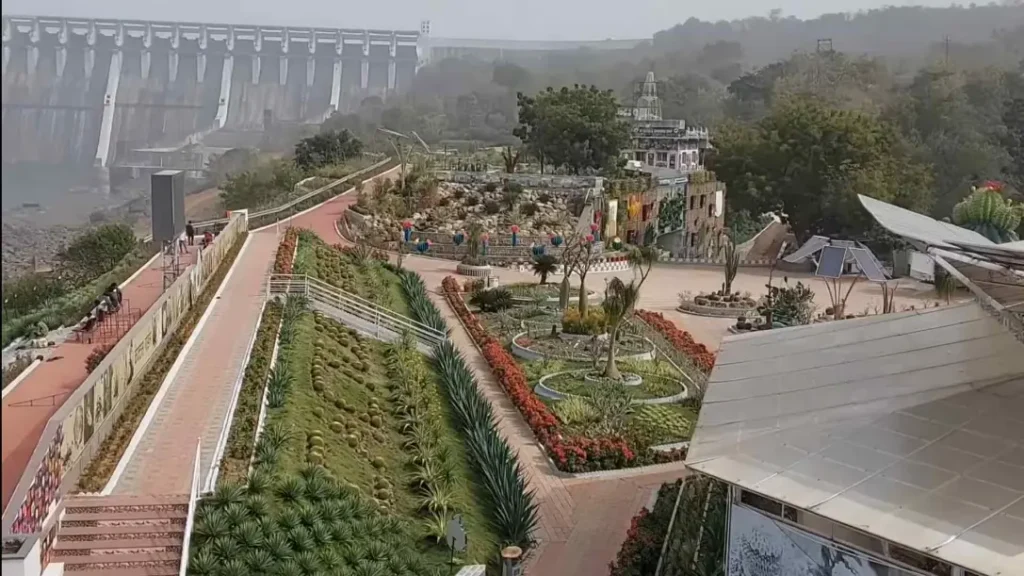 cactus garden statue of unity