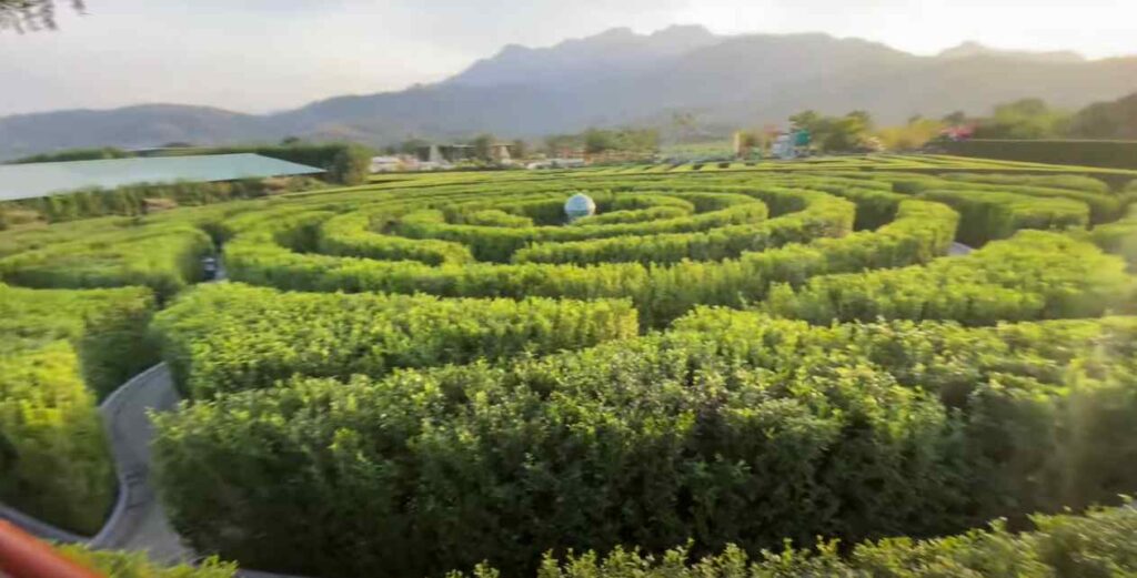 maze garden statue of unity